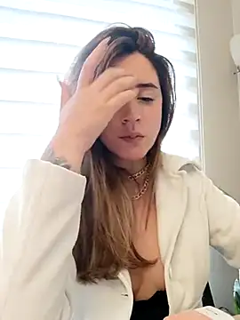 maliciaworld online show from March 11, 8:20 pm