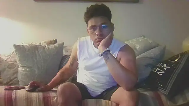 ThixxkkLatin online show from October 13, 5:18 am