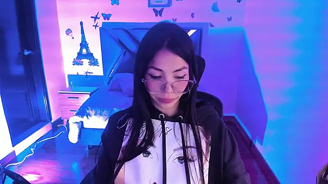 Snapshot of Aylinn_diaz chatting on December 6, 11:47 pm Aylinn diaz online show from December 6, 11:47 pm