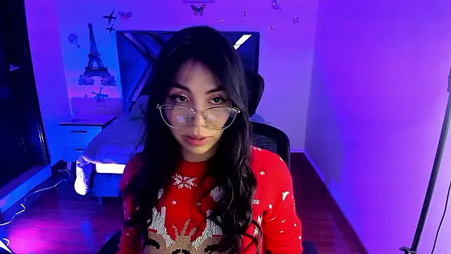 Snapshot of Aylinn_diaz chatting on December 7, 2:02 pm Aylinn diaz online show from December 7, 2:02 pm