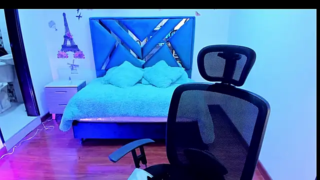 Snapshot of Aylinn_diaz chatting on December 23, 11:06 pm Aylinn diaz online show from December 23, 11:06 pm