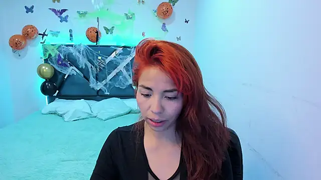 Snapshot of Aylinn_diaz chatting on October 20, 12:49 pm Aylinn diaz online show from October 20, 12:49 pm