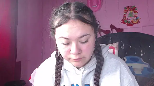 NikkiRous  online show from February 17, 4:04 pm