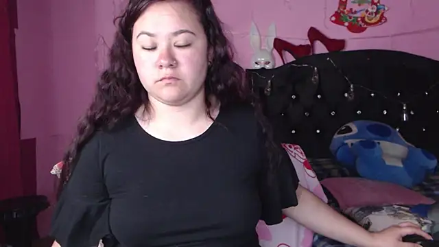 NikkiRous  online show from March 17, 3:40 pm