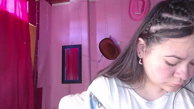 NikkiRous  online show from September 21, 1:46 pm