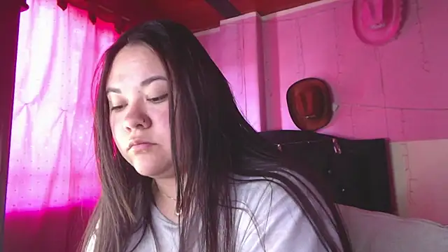 NikkiRous  online show from February 21, 1:12 pm