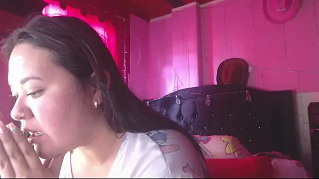 NikkiRous  online show from July 22, 1:14 pm