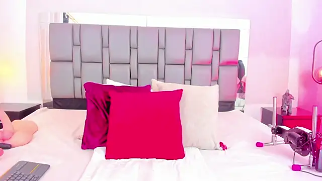 Emily Gil1 online show from February 14, 2:12 pm