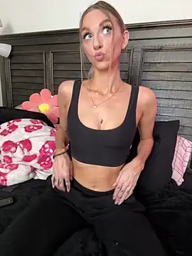 Snapshot of BrattyBae_xo chatting on January 12, 7:21 pm BrattyBae xo online show from January 12, 7:21 pm