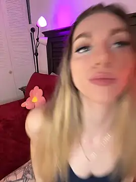 Snapshot of BrattyBae_xo chatting on February 1, 7:44 pm BrattyBae xo online show from February 1, 7:44 pm