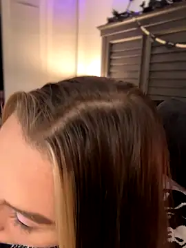 Snapshot of BrattyBae_xo chatting on October 21, 6:19 pm BrattyBae xo online show from October 21, 6:19 pm