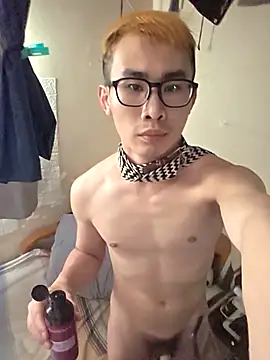 Moby Yik online show from April 20, 3:42 am