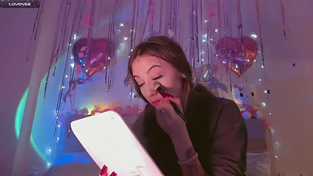 Snapshot of MelodyElf chatting on February 25, 4:53 pm MelodyElf online show from February 25, 4:53 pm