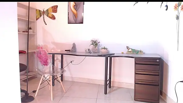 Snapshot of misspandora_ chatting on October 21, 12:39 pm misspandora online show from October 21, 12:39 pm