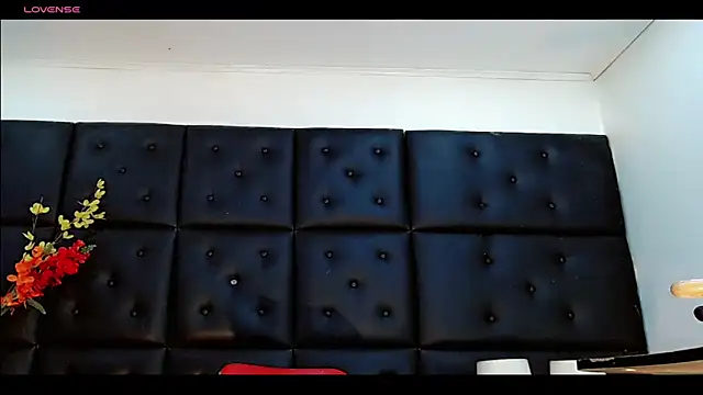 Daniela Pink  online show from April 5, 8:50 pm