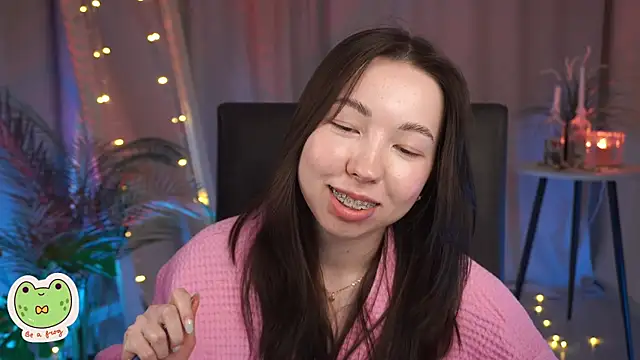 Snapshot of Sarah_Son chatting on February 21, 11:55 am Sarah Son online show from February 21, 11:55 am
