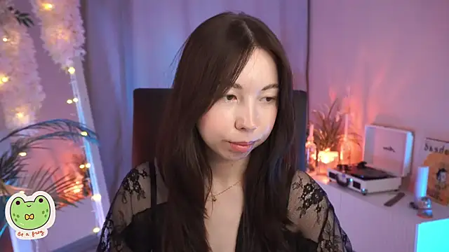 Snapshot of Sarah_Son chatting on March 2, 5:33 am Sarah Son online show from March 2, 5:33 am