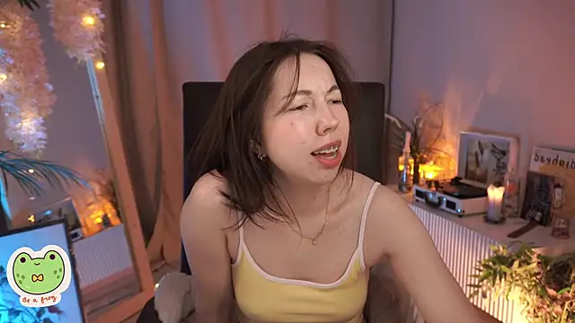 Snapshot of Sarah_Son chatting on March 10, 11:32 am Sarah Son online show from March 10, 11:32 am