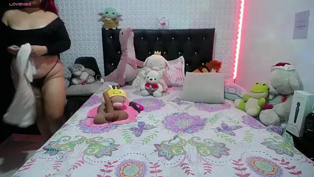 redgirlofficial online show from January 24, 1:35 am