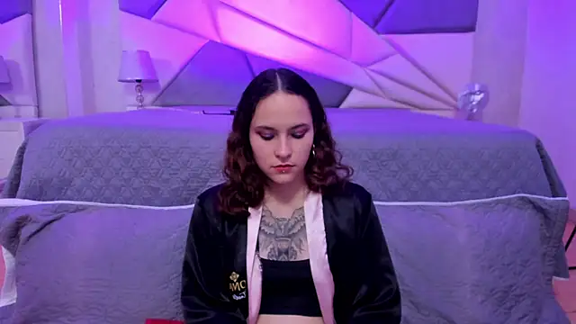 AnnyThompson  online show from February 5, 9:29 pm