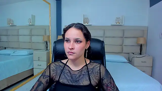 AnnyThompson  online show from October 16, 9:05 pm