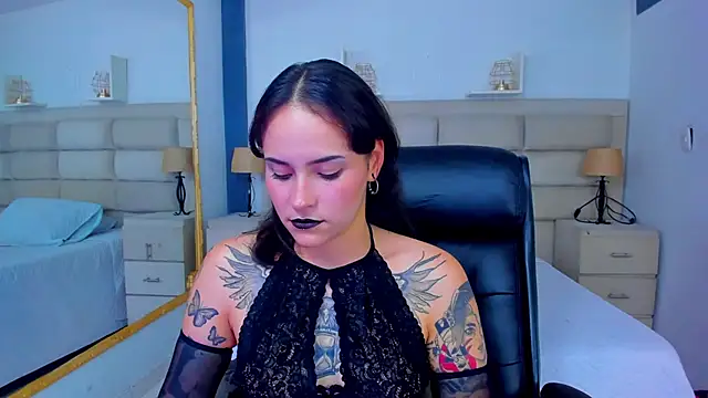 AnnyThompson  online show from October 22, 9:25 pm