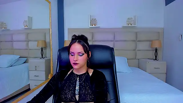 AnnyThompson  online show from November 6, 9:05 pm