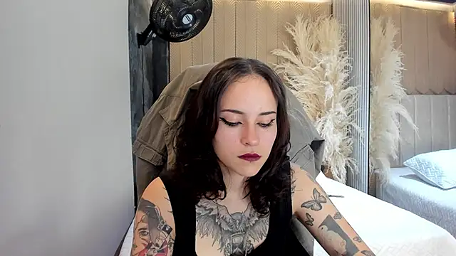 Snapshot of AnnyThompson_ chatting on April 18, 10:43 pm AnnyThompson online show from April 18, 10:43 pm