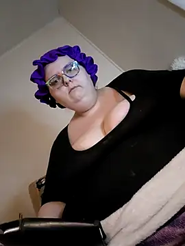 Snapshot of lady1652 chatting on October 6, 1:36 am lady1652 online show from October 6, 1:36 am