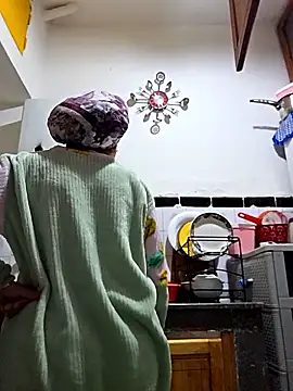 Snapshot of altinya chatting on January 8, 10:23 pm altinya online show from January 8, 10:23 pm