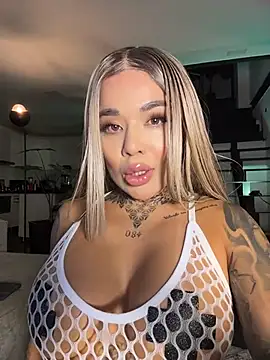 Snapshot of milaivanova chatting on November 30, 12:25 am milaivanova online show from November 30, 12:25 am