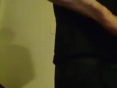 Snapshot of L0cKyseven77 chatting on February 11, 12:49 am L0cKyseven77 online show from February 11, 12:49 am