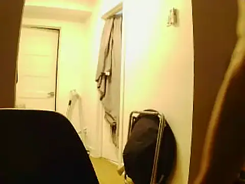 Snapshot of L0cKyseven77 chatting on March 5, 2:46 am L0cKyseven77 online show from March 5, 2:46 am