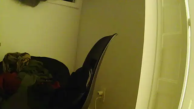 Snapshot of L0cKyseven77 chatting on October 16, 12:33 am L0cKyseven77 online show from October 16, 12:33 am