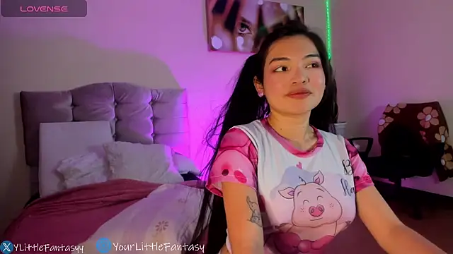 Snapshot of lauvelez__ chatting on June 20, 1:36 pm lauvelez online show from June 20, 1:36 pm