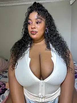 Snapshot of Katamia25 chatting on December 29, 7:32 pm Katamia25 online show from December 29, 7:32 pm