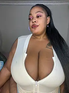 Snapshot of Katamia25 chatting on January 17, 11:07 pm Katamia25 online show from January 17, 11:07 pm