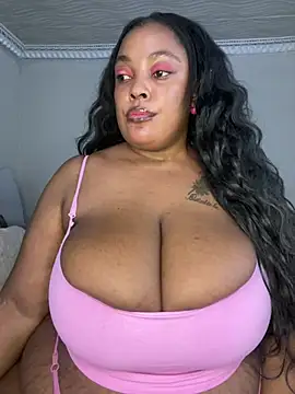 Snapshot of Katamia25 chatting on February 15, 8:33 am Katamia25 online show from February 15, 8:33 am