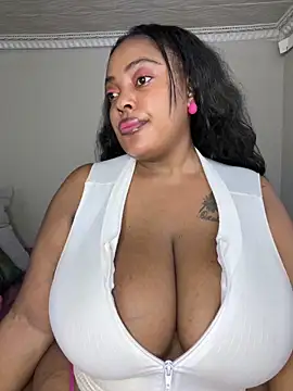 Snapshot of Katamia25 chatting on February 23, 3:35 am Katamia25 online show from February 23, 3:35 am