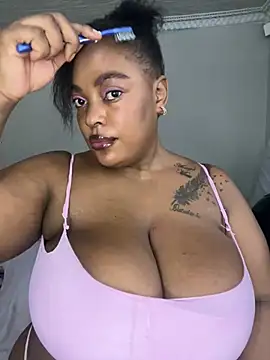 Snapshot of Katamia25 chatting on February 28, 1:58 am Katamia25 online show from February 28, 1:58 am