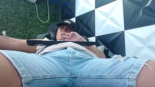 snowflake xxx online show from March 19, 1:21 am