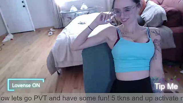 Plantbabeee online show from March 18, 6:00 pm