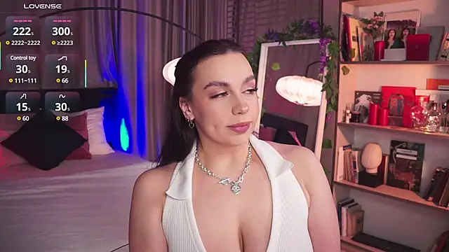 LunaNight online show from February 9, 8:34 pm