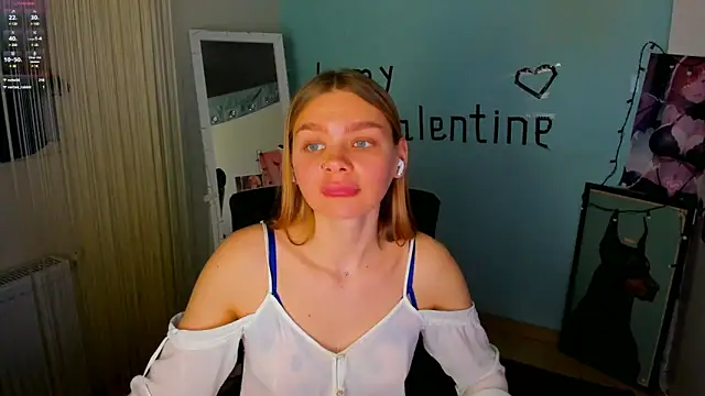 Molly sweetie online show from February 9, 10:09 am