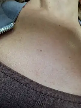 Snapshot of Miss____Mia_ chatting on February 13, 12:00 pm Miss Mia online show from February 13, 12:00 pm