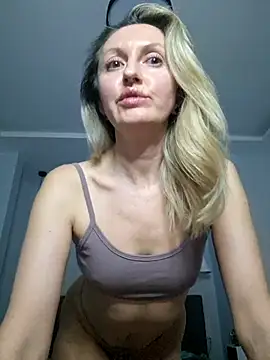 Snapshot of Miss____Mia_ chatting on March 5, 5:50 pm Miss Mia online show from March 5, 5:50 pm