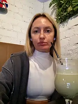 Snapshot of Miss____Mia_ chatting on October 2, 9:27 am Miss Mia online show from October 2, 9:27 am