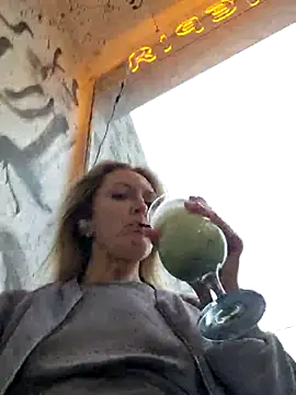 Snapshot of Miss____Mia_ chatting on October 13, 1:44 pm Miss Mia online show from October 13, 1:44 pm