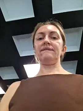 Miss    Mia  online show from February 24, 9:18 am