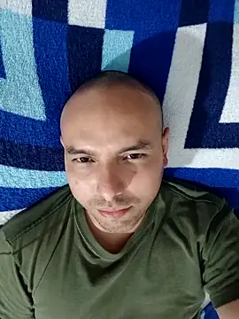 Snapshot of ElSunEagle chatting on February 6, 5:03 am ElSunEagle online show from February 6, 5:03 am